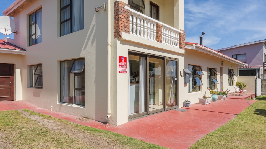 5 Bedroom Property for Sale in Struisbaai Western Cape
